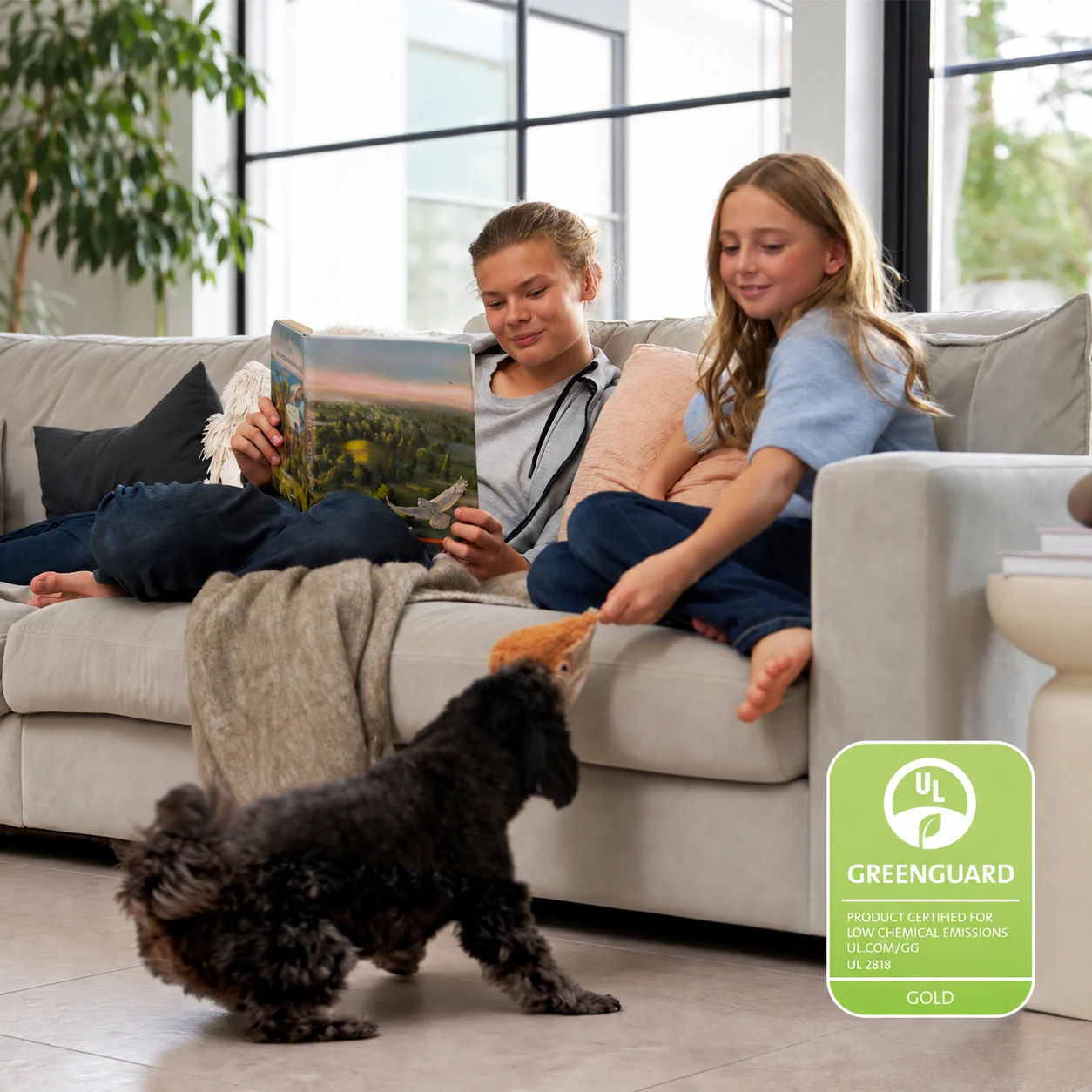 CLEANER FLOORS, CLEANER INGREDIENTS
>90% BIO-BASED CONTENTS & GREENGUARD GOLD CERTIFIED