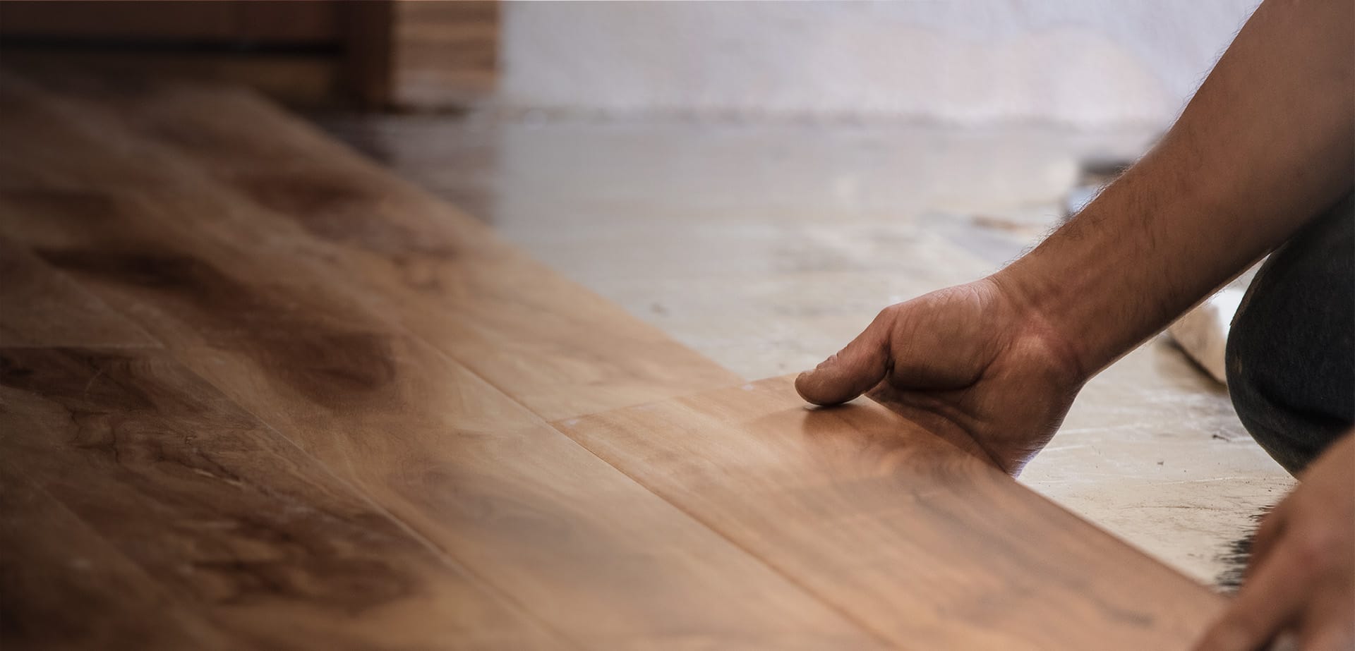 Bona_Hands_Wood_Gradient_Bkg.jpg