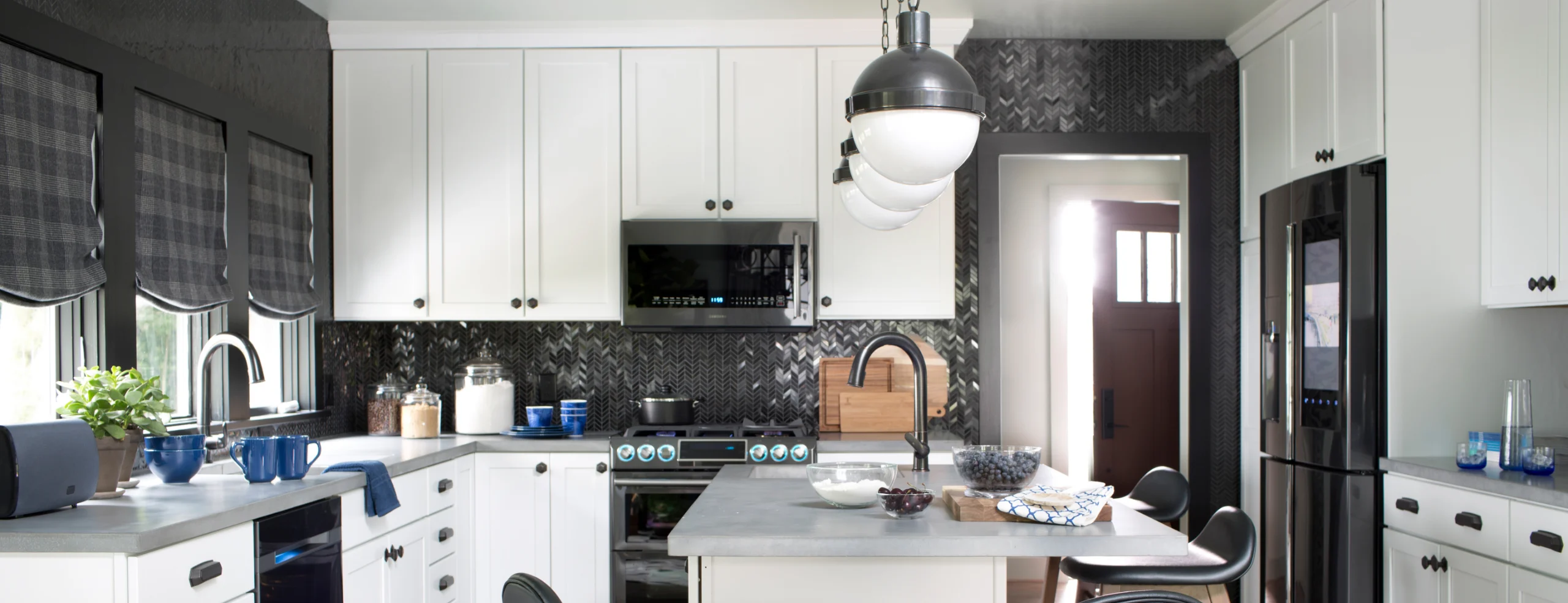How to Clean Kitchen Cabinets - Article Hero - Desktop - EPI – 1.png
